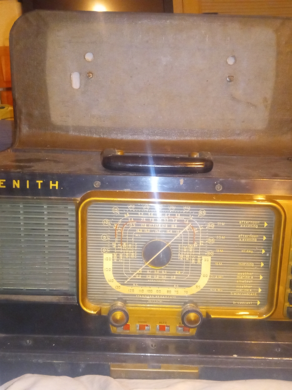 Vintage Zenith Trans-Oceanic Wave Magnet tube radio, model H500